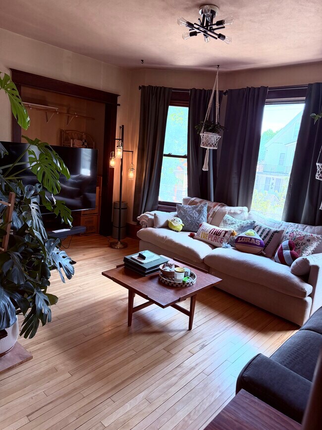 Photo - 1014 E Land Pl