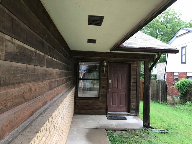 Building Photo - 512 N 37th St Unit 1