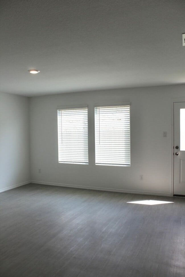 Photo - 5 bedroom, 3 bath, and over 2000 sqft!!!!