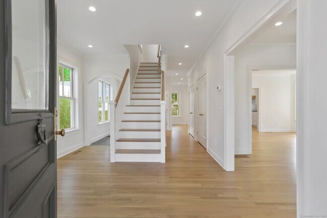 Photo - 134 Rowayton Ave