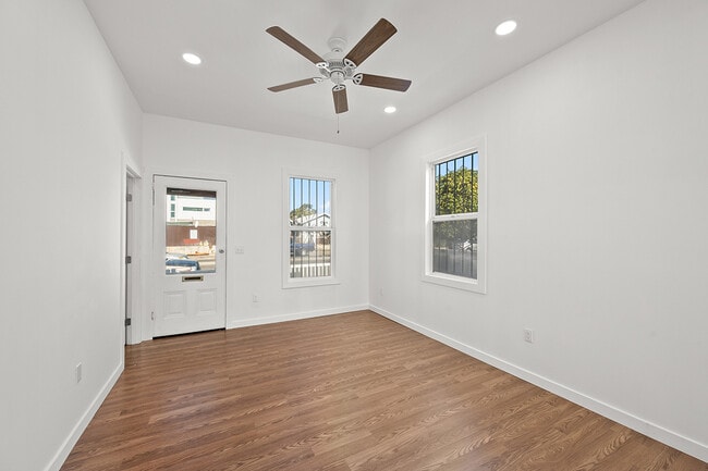 Photo - 2653 Newton Ave