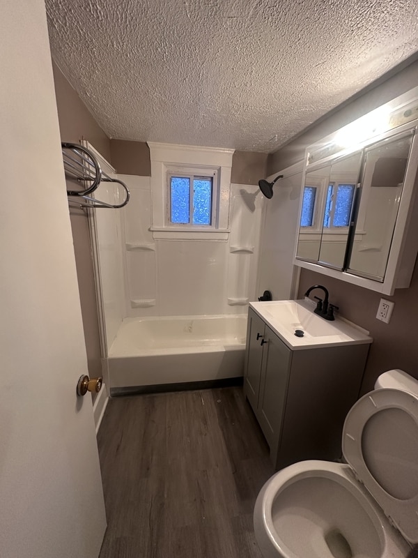 Photo - 2114 W 40th St