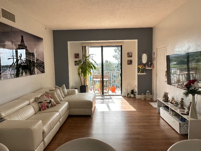 Building Photo - 8440 SW 8th St Rental
