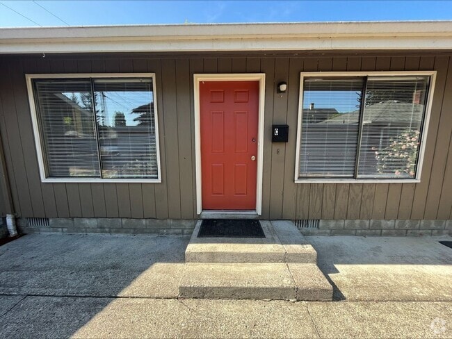 Building Photo - Move in apartment in quiet complex