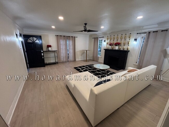 Building Photo - 02406TH Unit 2406 Rental