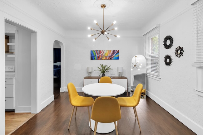 Photo - 17185 Quincy St