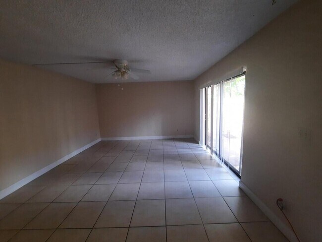 Photo - 1440 N Lawnwood Cir