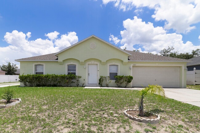 Building Photo - 1907 Manatee Dr