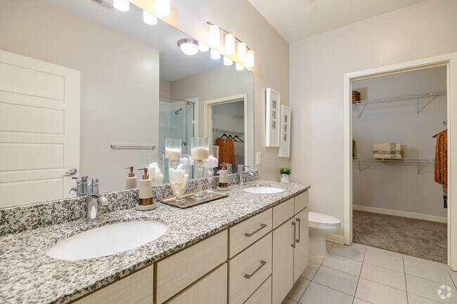 El Celestial - Baño principal - Solstice Apartment Homes