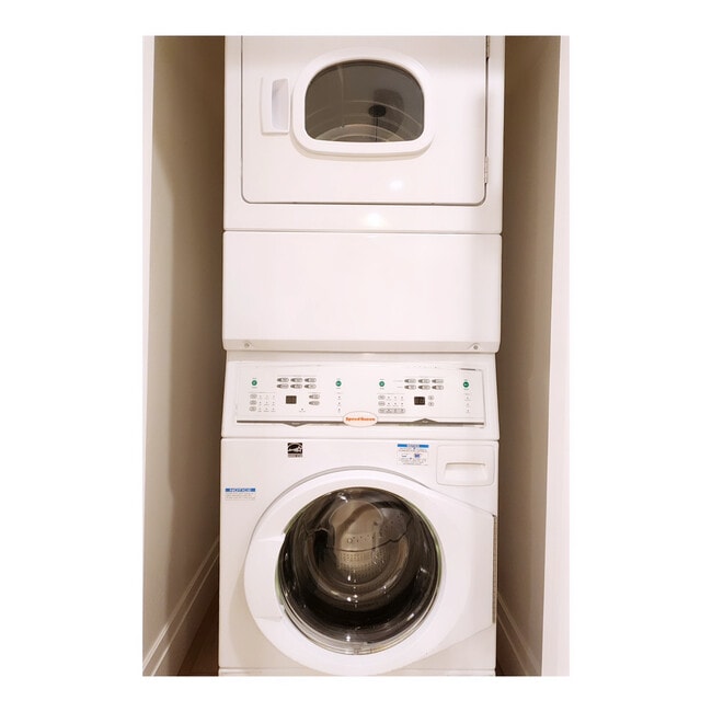 Todos los electrodomésticos incluidos - 107 S Moonlit Rd Unidad High-end Basement Apt