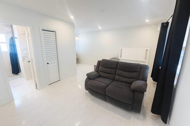 Photo - 1941 Washington St Unit 3