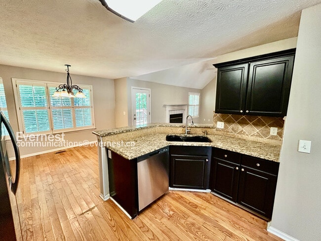 Photo - 715 Welford Rd NW