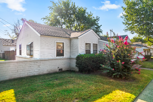 Photo - 1432 E 38th St House
