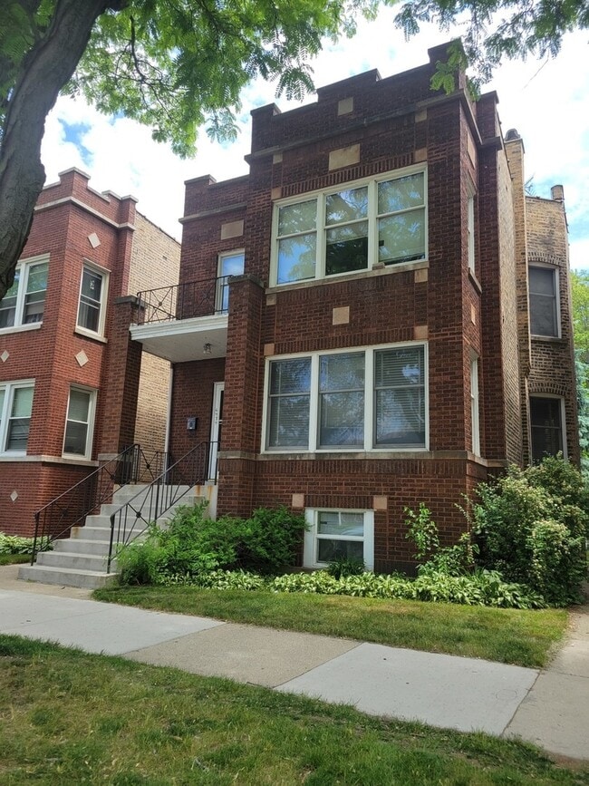 Building Photo - 6939 N Hamilton Ave Unit 1