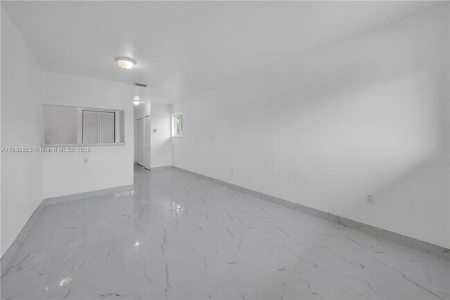 Photo - 1371 NW 3rd St Unit 6