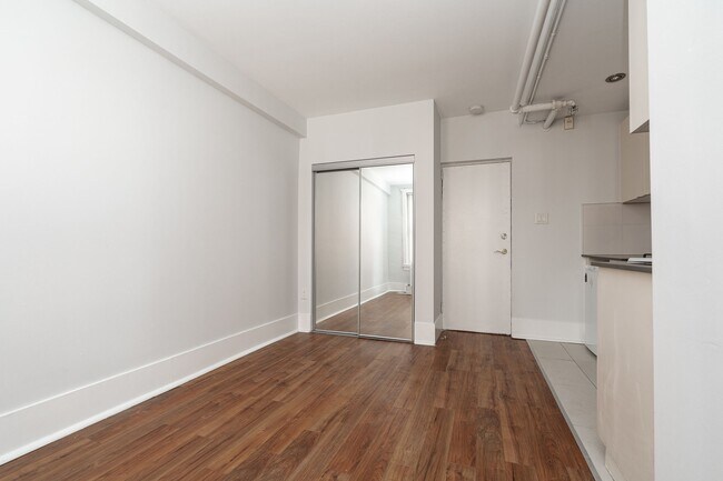 Photo - 160 Huron St Unit 206