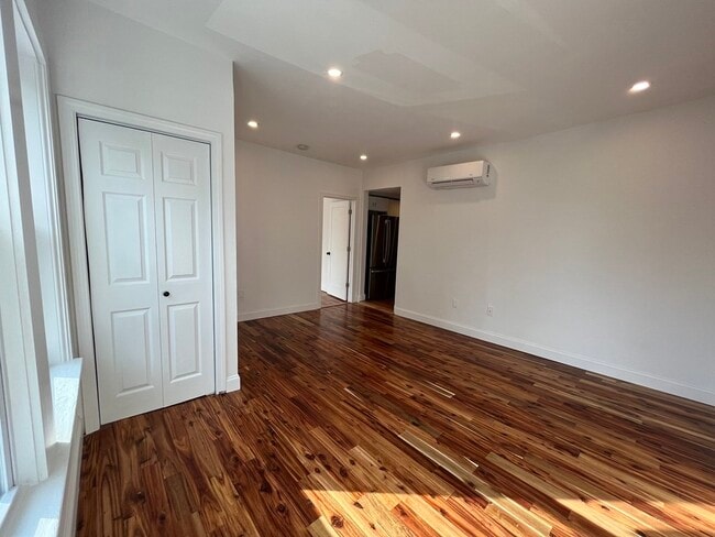 Photo - 155 Orange St