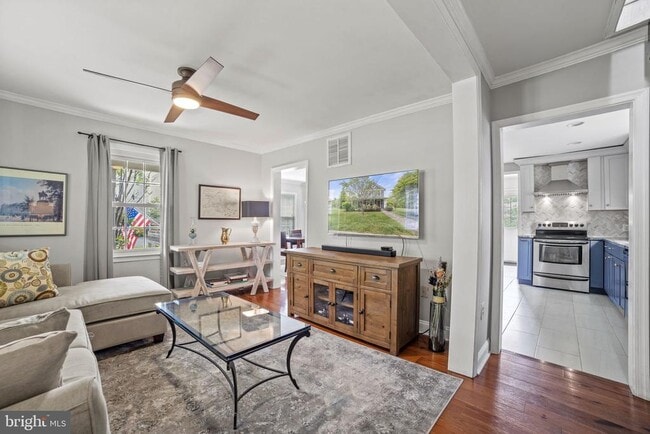 Photo - 705 Dranesville Rd