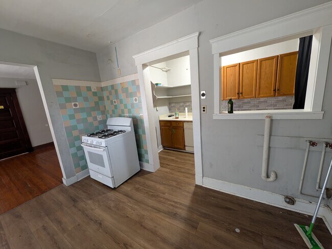 Photo - 24 Hallock Ave Unit 3