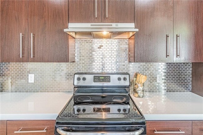 Photo - 472 Martin St SE