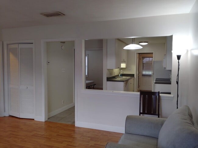 Building Photo - 755 Burcale Rd Unit F1