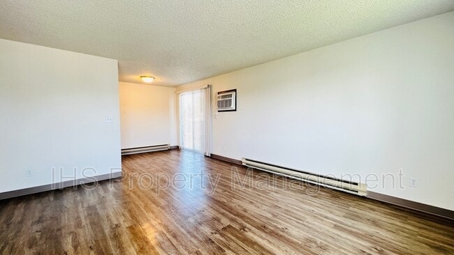 Photo - 409 Benham St Unidad I