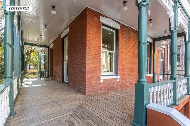 Photo - 1450 Pacific St