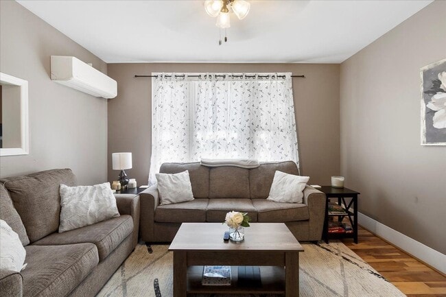 Building Photo - 39 2nd St