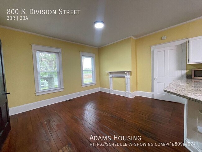 Photo - 800 S Division St