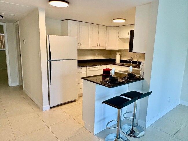 Building Photo - 505 NE 20th Ave Unit 118
