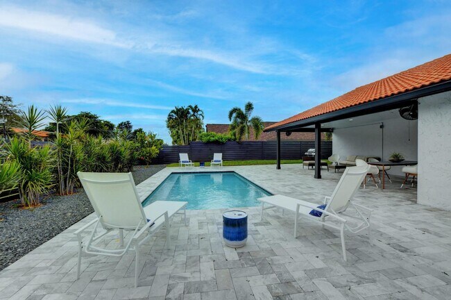 Northwest 12th Way, Boca Raton, FL 33486 - 4 BR 2 BA single-family home