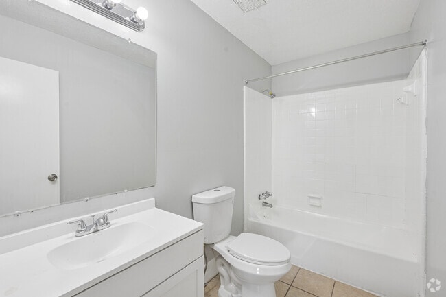 2 habitaciones, 1,5 baños - 1046 pies cuadrados de baño principal