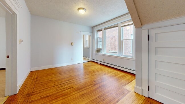 Building Photo - 65 Lake Pl Unit 1