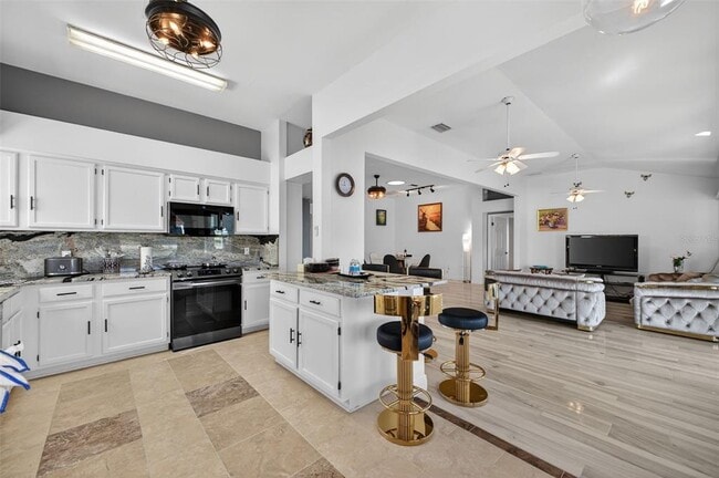 411 Del Mar Dr