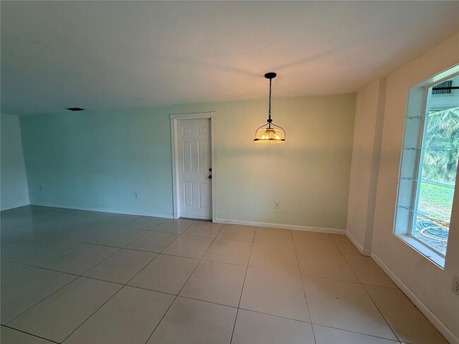 Photo - 3211 Mayflower St