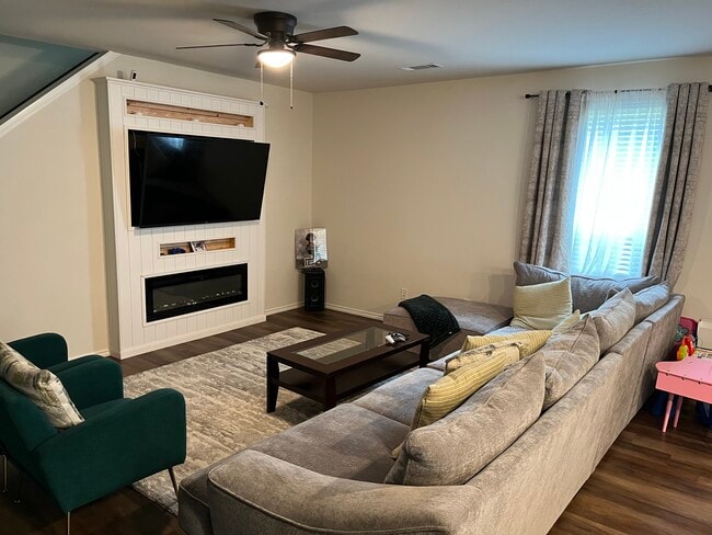 Photo - 1723 Cormorant Cres