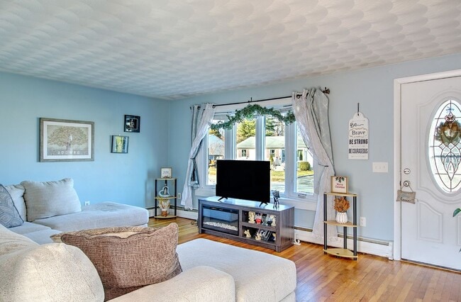 Photo - 138 Youngs Ave