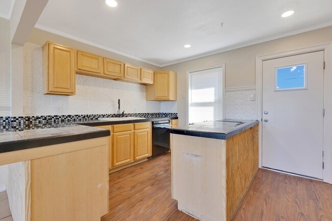 Photo - 3704 Travis Ave