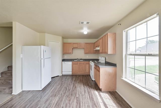 Photo - 404 Kings Way Dr