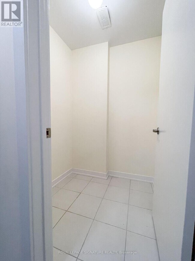 Photo - 590 N Service Rd