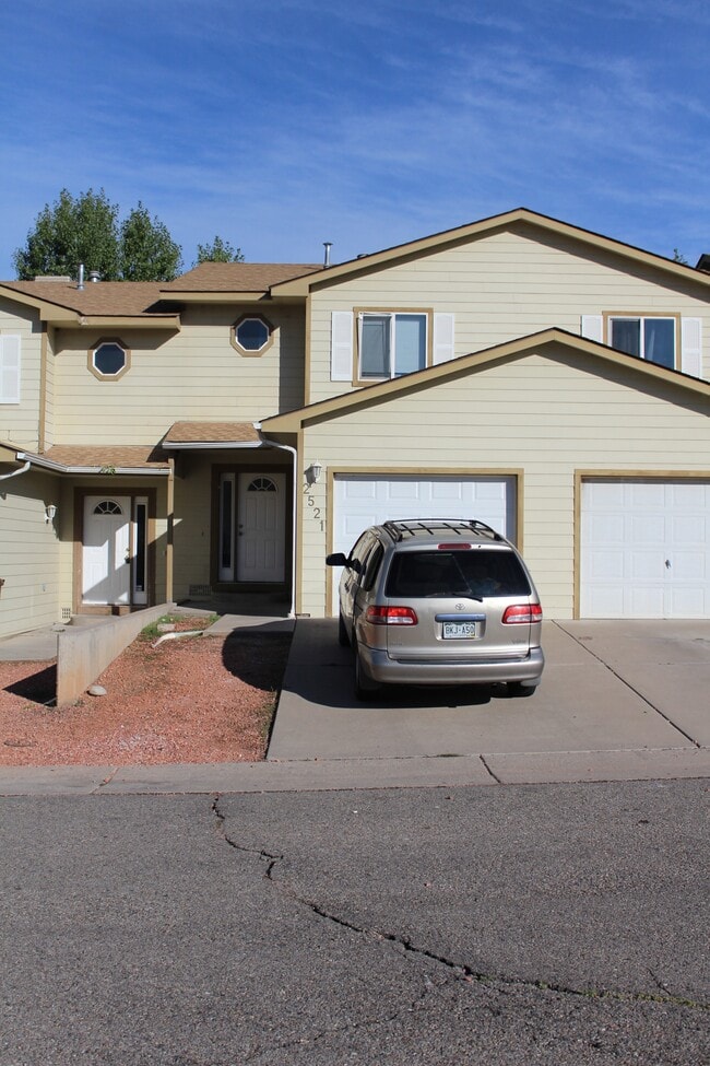 Building Photo - 2521 Meadow Cir