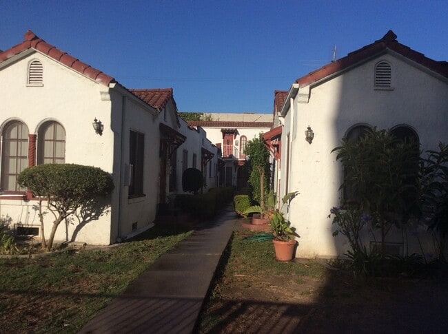 Photo - 948 Wilcox Ave Unidad 9461/2