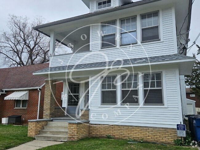 Building Photo - Charming 2 Bed, 1 Bath lower duplex in Tol... Rental