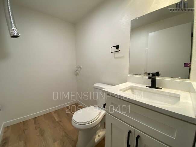 Photo - 2412 Poplar St SE