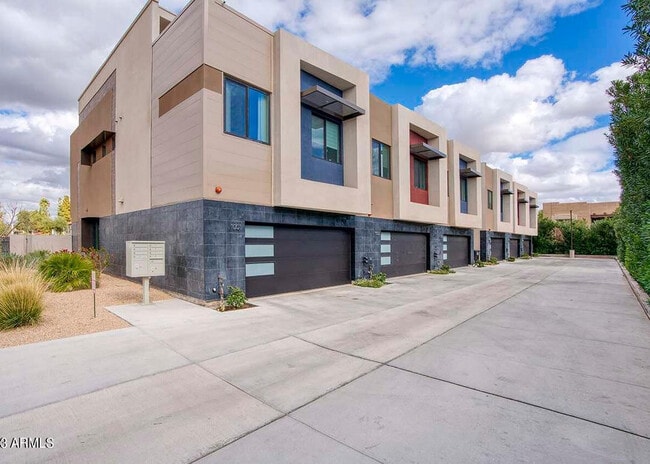 Building Photo - 3107 N 70th St Unit 1003