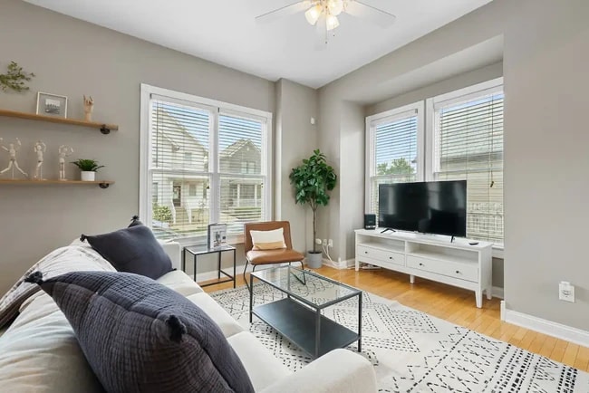 Building Photo - 950 N 6th St