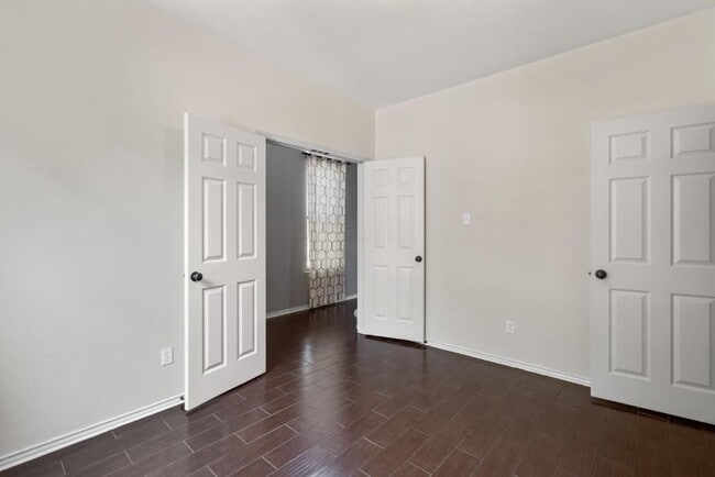 Photo - 2704 Greenlee Dr