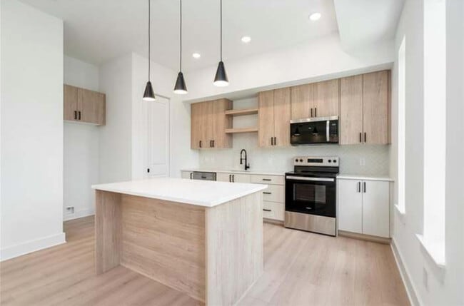 Building Photo - 4601 White Rock St Unit A