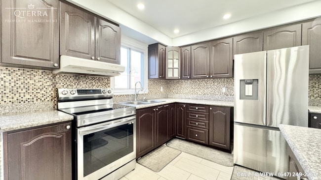 Photo - 1634 Fairfield Cres