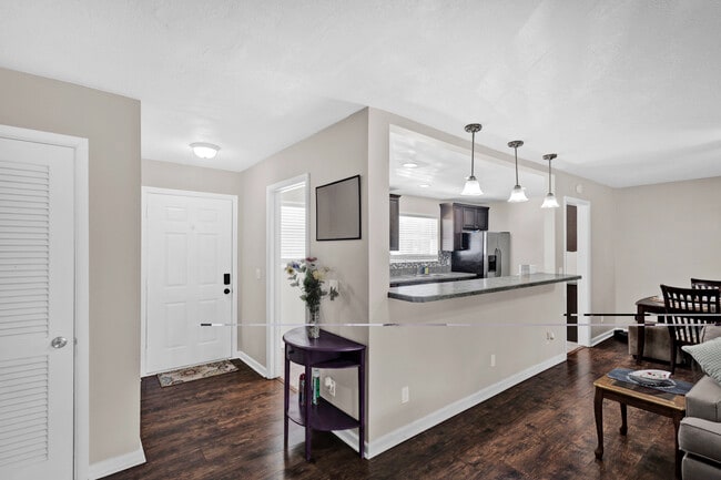 Kitchen, bar - 7464 Old Kings Rd S